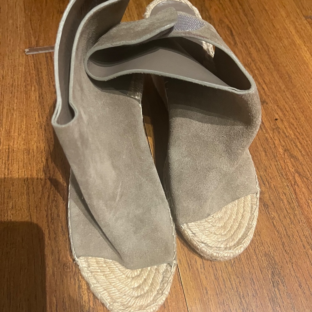 Shoes - Picture 3 of 4